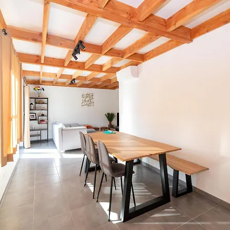 In With Garden & Parking Σπίτι διακοπών
