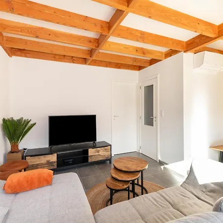 Σπίτι διακοπών In With Garden & Parking *